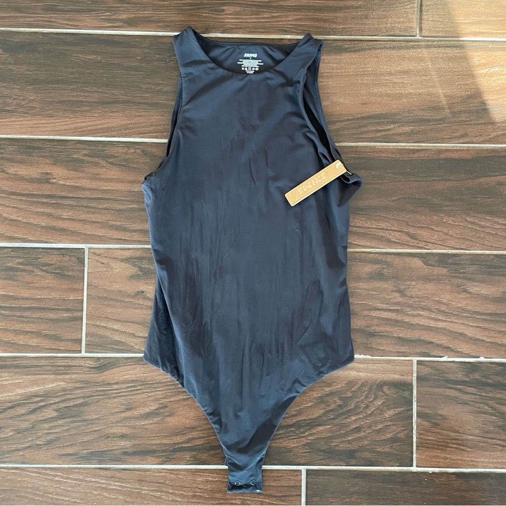 NWT SKIMS Fits Everybody High Neck Bodysuit - M - Onyx